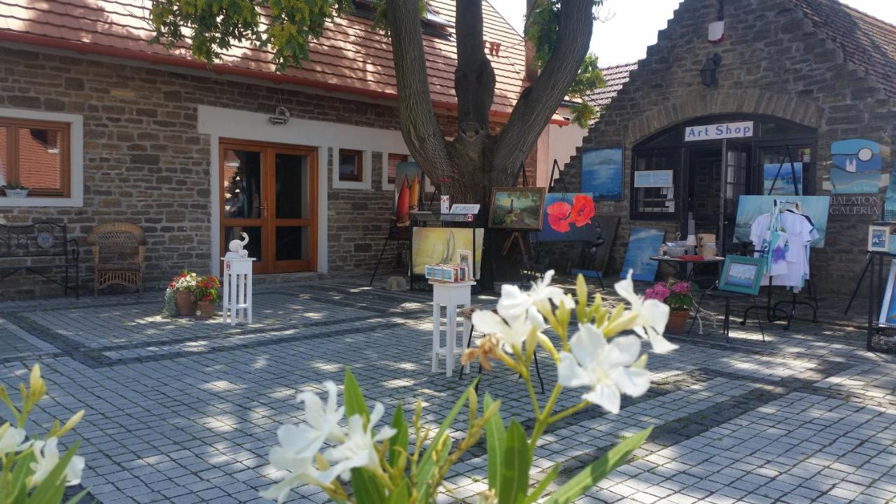 Csoepi Panzio Bed & Breakfast Tihany Ngoại thất bức ảnh
